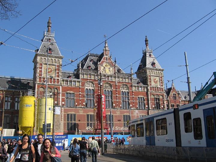 Amsterdam 01.jpg - Amsterdam die Hauptstadt der Niederlande und hat rund 750.000 Einwohner. Im GroßraumAmsterdam leben etwa 2,5 Millionen.